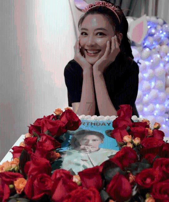 纪实:00后厂妹宿舍混乱得像狗窝,垃圾到处乱扔,换洗内裤随便挂